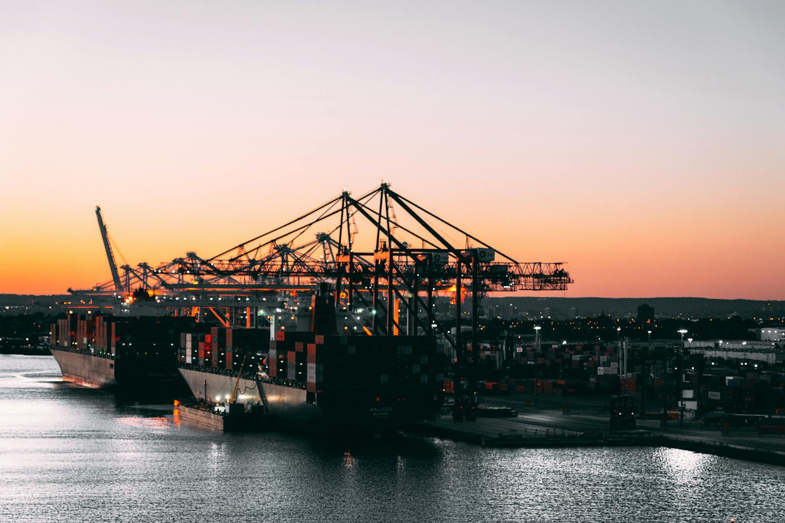 Port cranes and export logistics